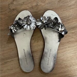 Sophia Webster
Lilico floral appliqué sandals silver